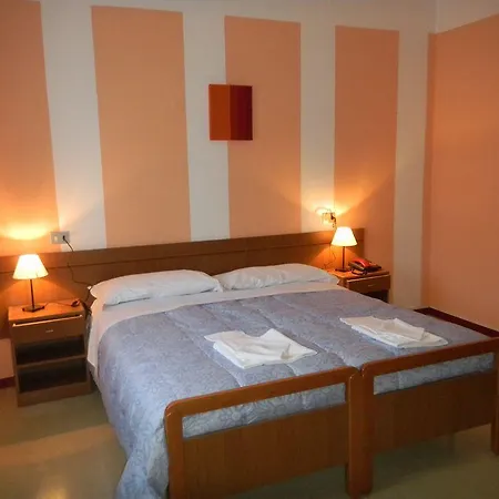 Everest Hotel 3*