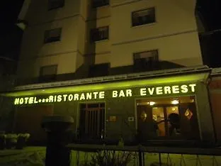 Everest Hotel 3*